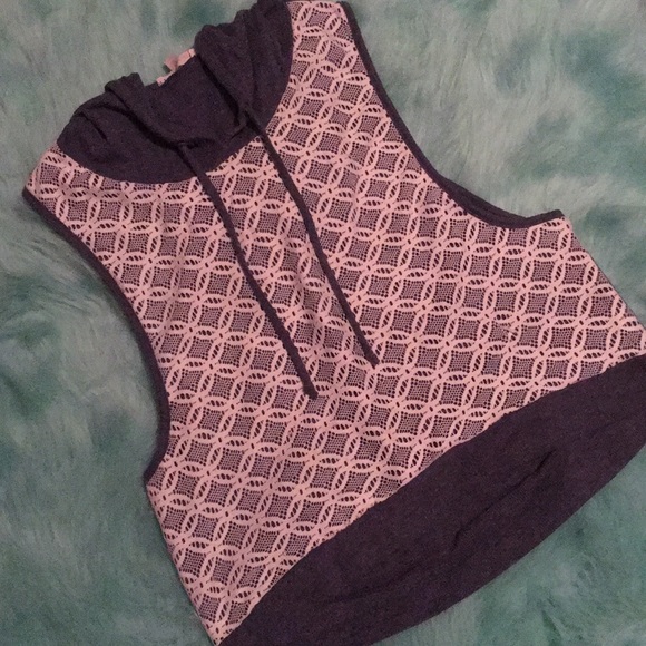 Adorable lace tank top with hood! - Picture 2 of 2